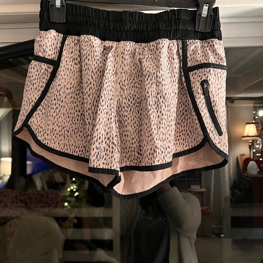 Lululemon 4” tracker shorts
